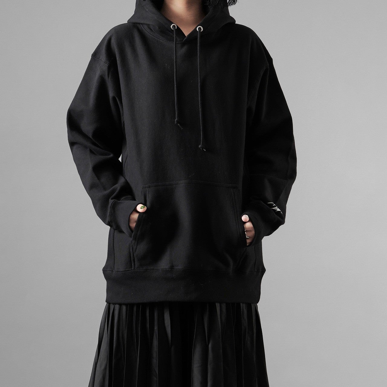 FOIL SCRIPT HOODIE BLACK/PURPLE