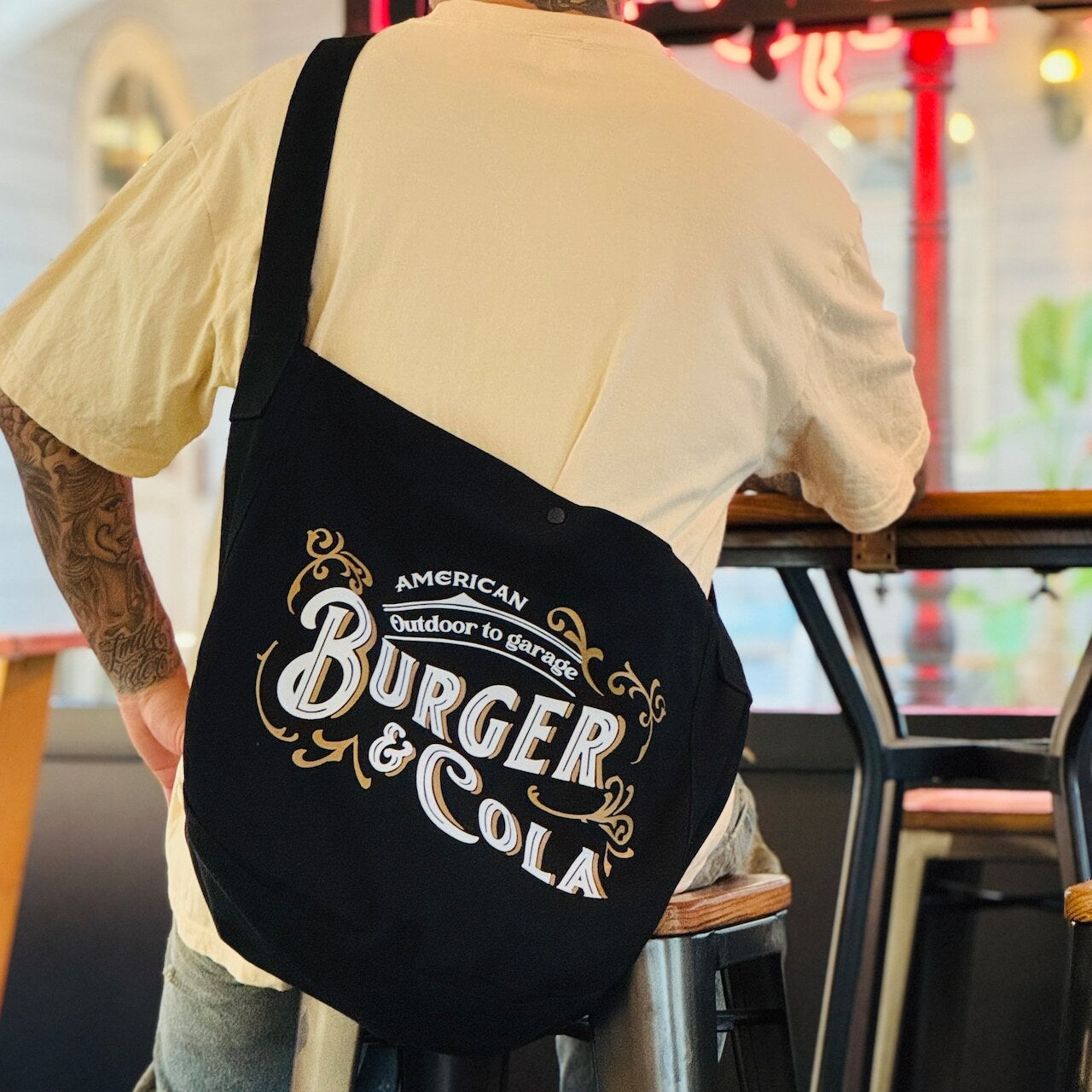 BURGER AND COLA B&C NEWSPAPER BAG BLACK